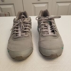 Puma Women Gray Sneakers Size 8.5 STS84830 See Photos  Cracking Decal